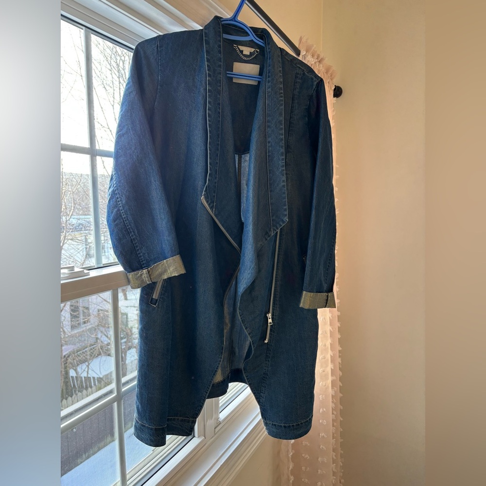 Soia kyo denim with subtile metallic gold sheen. Women’s size Small.